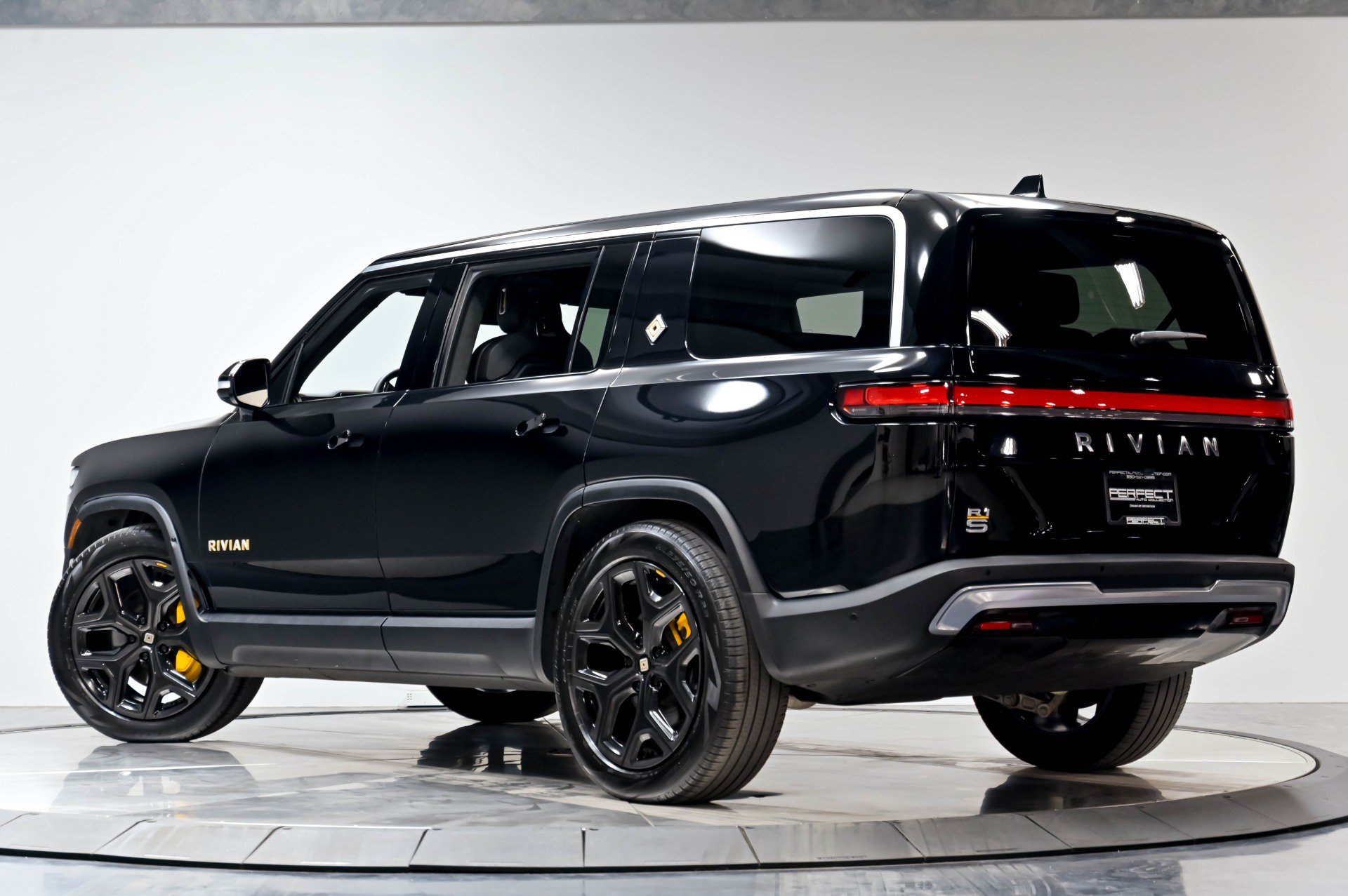 Used 2023 Rivian R1S Adventure AWD/4WD image 53