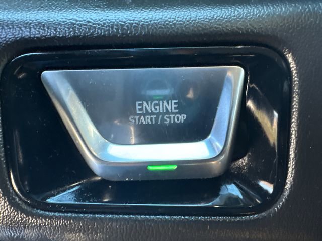 Used 2025 GMC Yukon Denali image 31