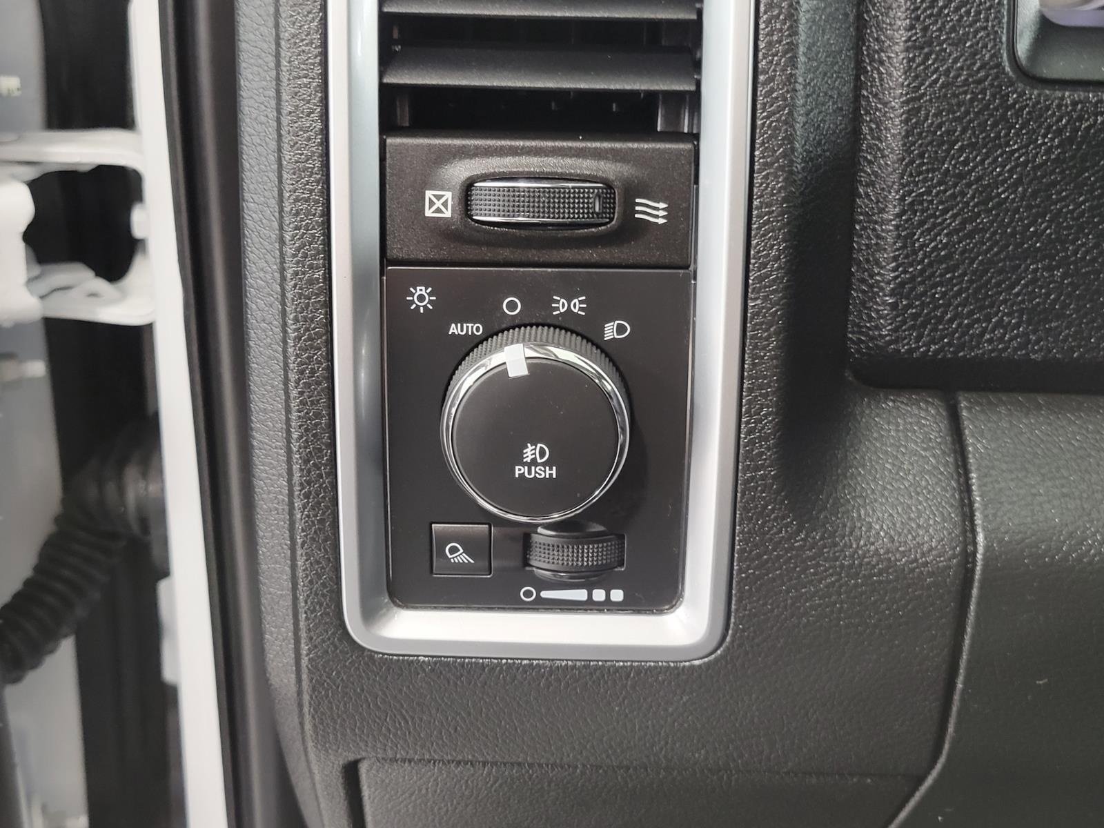 Used 2014 RAM 1500 Limited AWD/4WD image 11