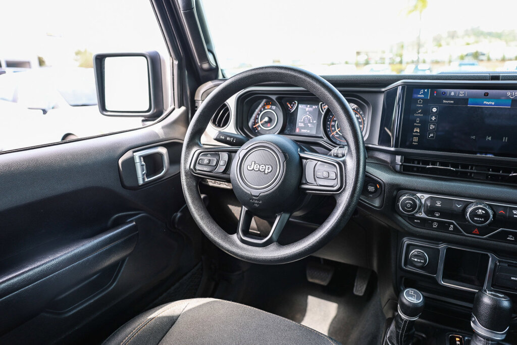 Used 2024 Jeep Wrangler Unlimited Sport AWD/4WD image 5