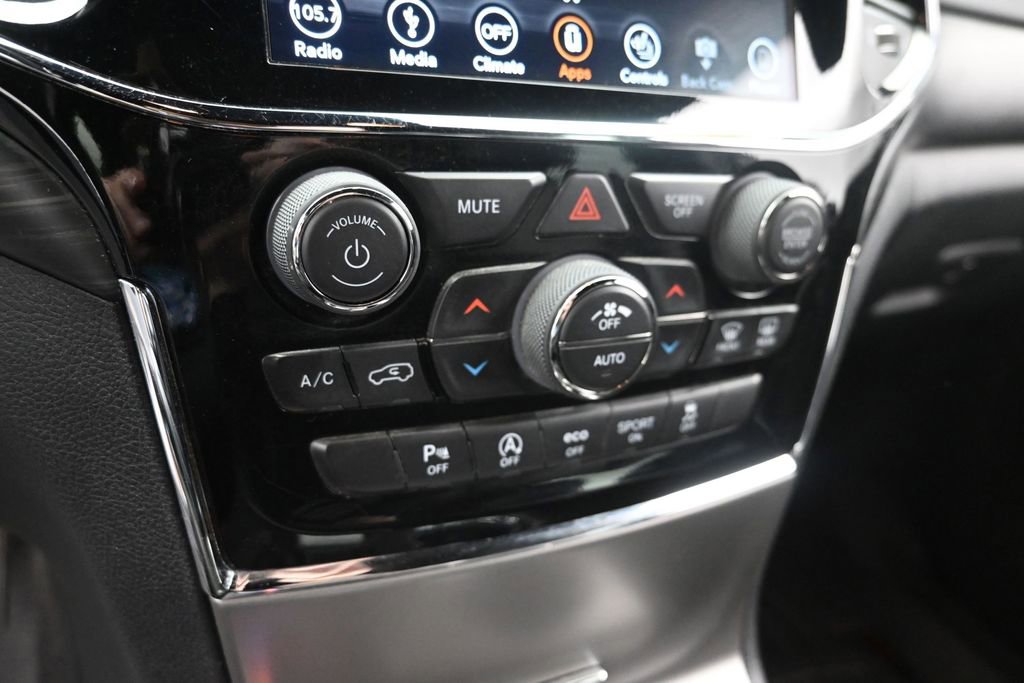 Used 2019 Jeep Grand Cherokee Altitude AWD/4WD image 17