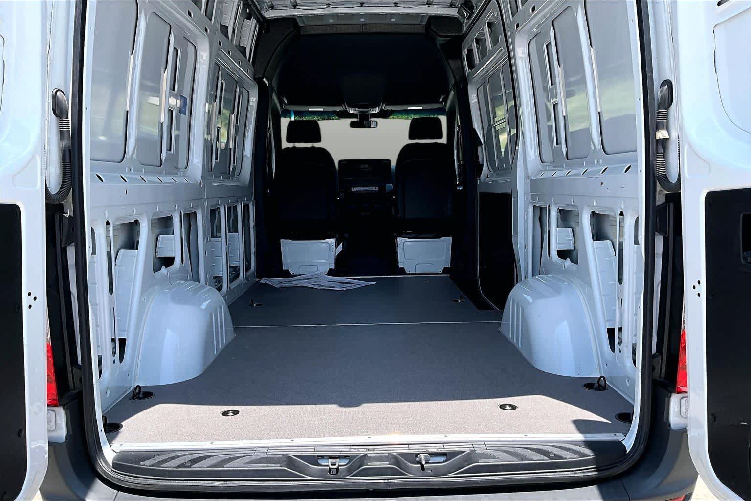 Used 2023 Mercedes-Benz Sprinter 1500 image 35