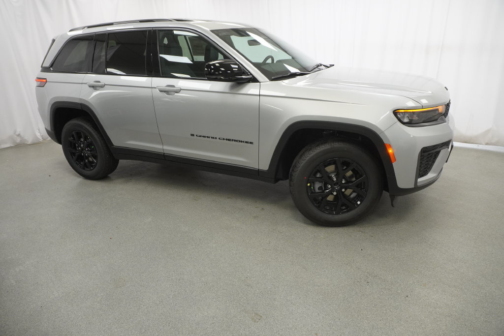 New 2026 Jeep Grand Cherokee Altitude AWD/4WD image 9
