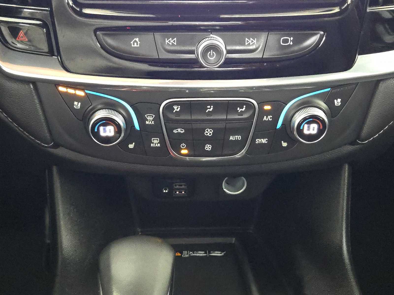 Certified 2023 Chevrolet Traverse Premier FWD image 19