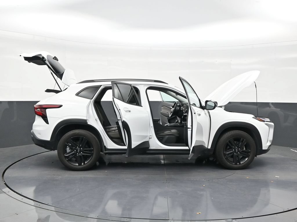 Used 2025 Chevrolet Trax ACTIV FWD image 28