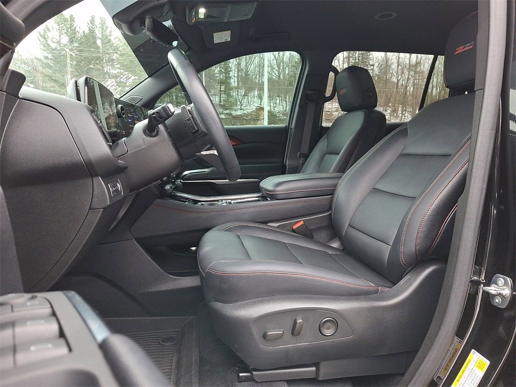 Used 2024 Chevrolet Traverse Z71 w/ Enhanced Driving Package image 13