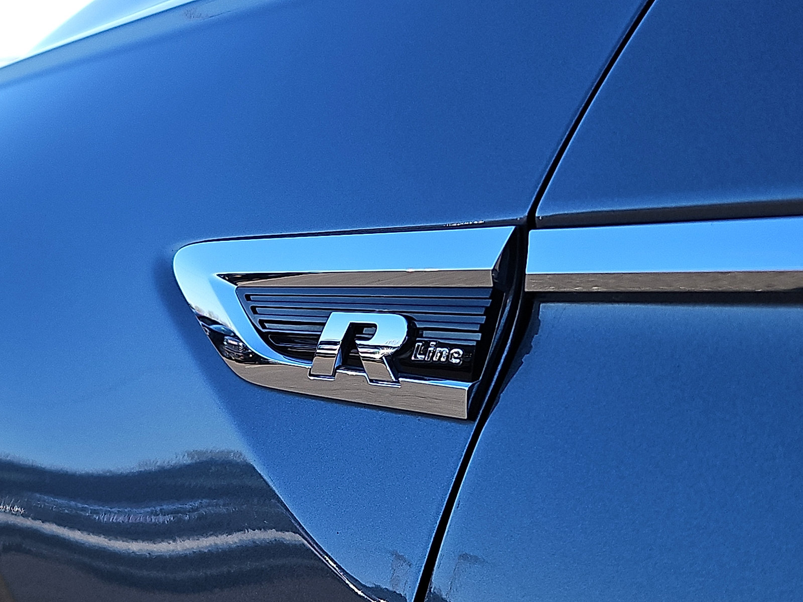 Used 2020 Volkswagen Tiguan SE R-Line image 30