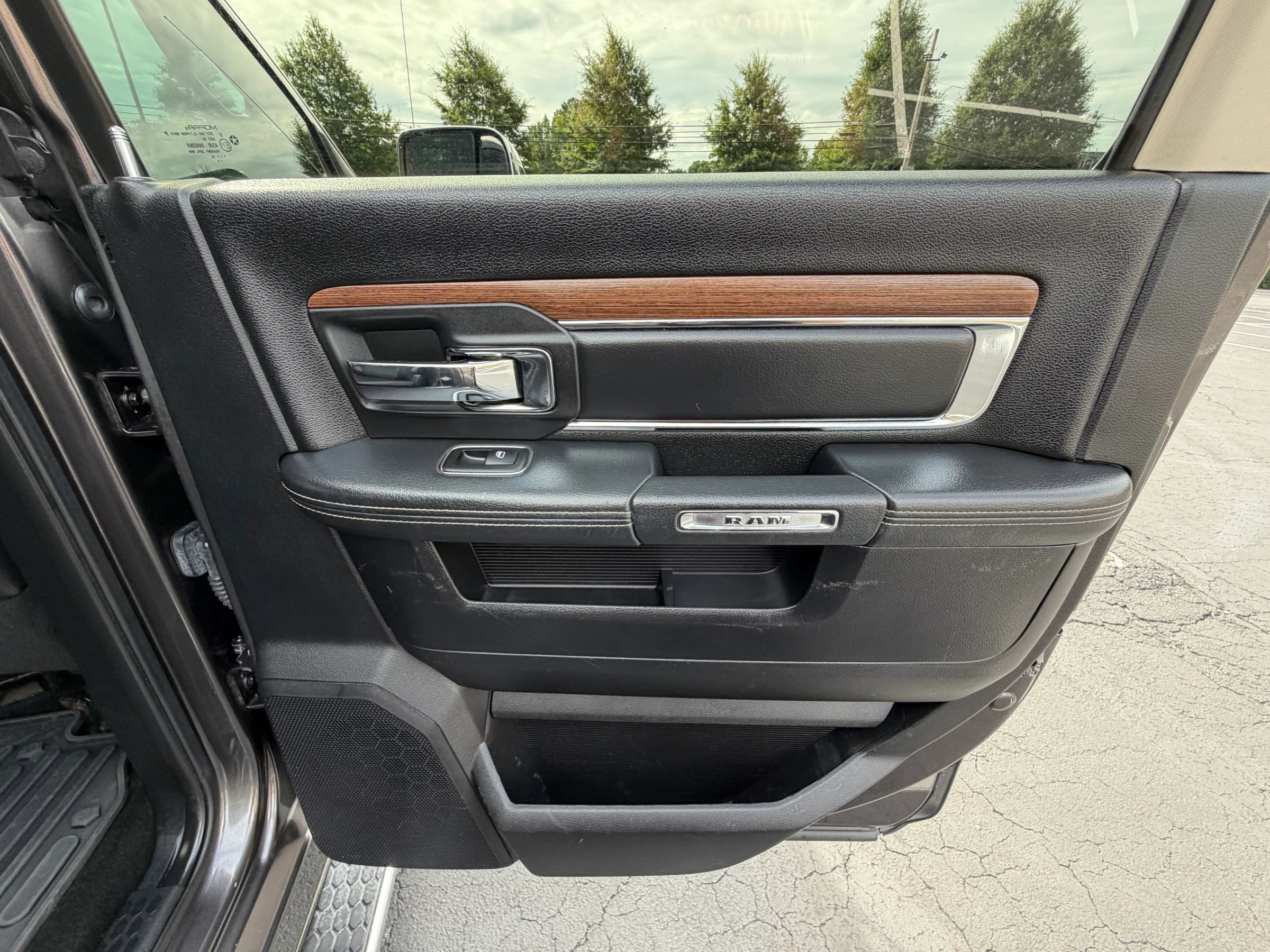 Used 2015 RAM 3500 Laramie AWD/4WD image 20