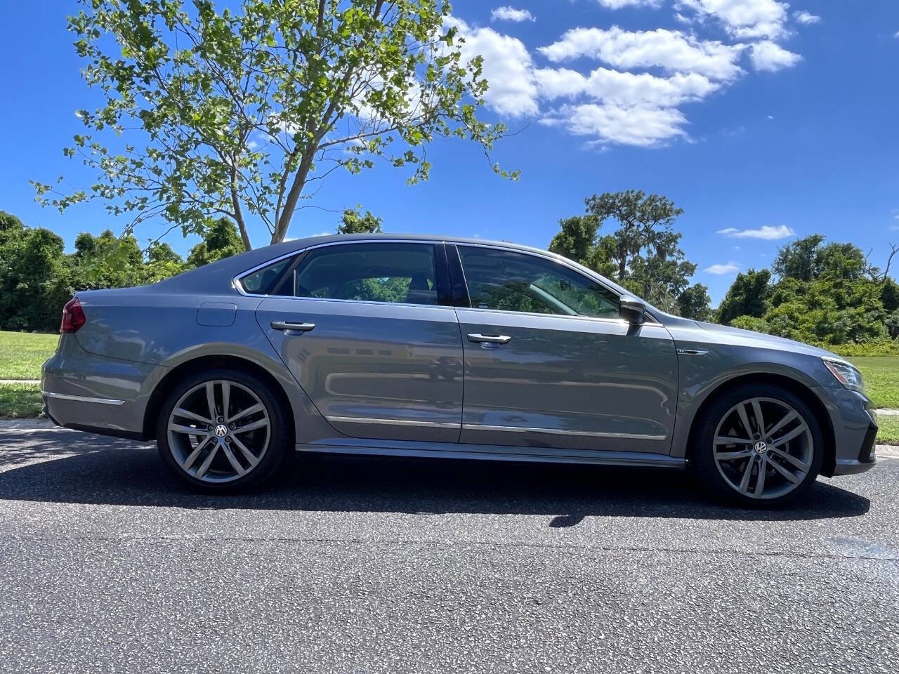 Used 2019 Volkswagen Passat 2.0T SE R-Line FWD image 14