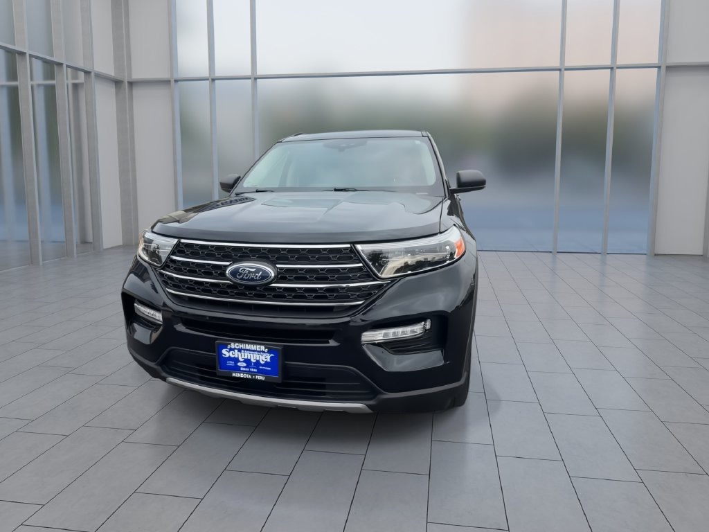 Used 2023 Ford Explorer XLT w/ Equipment Group 202A AWD/4WD image 3