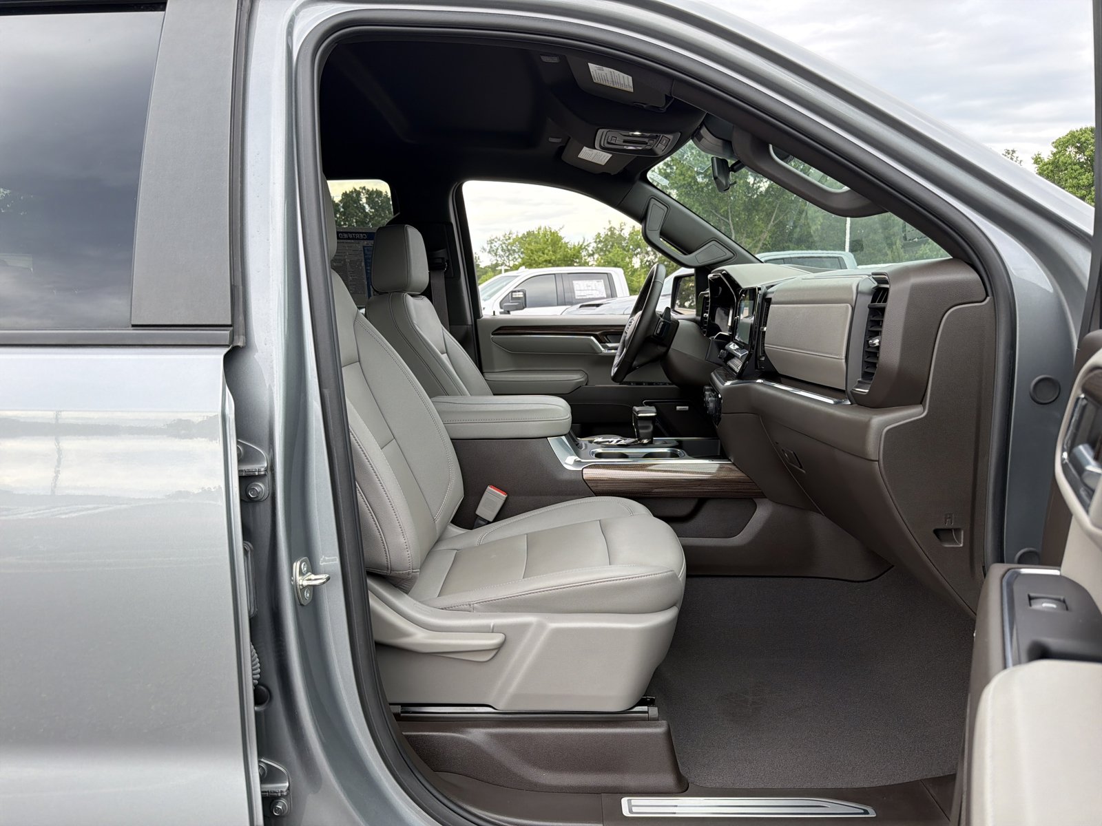 Used 2024 Chevrolet Silverado 1500 RST AWD/4WD image 32