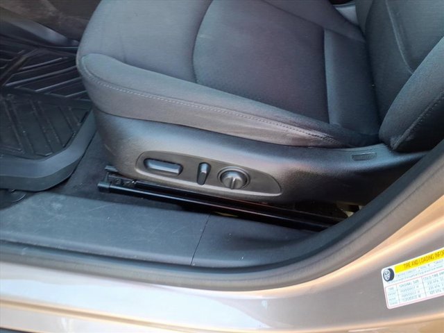 Used 2018 Chevrolet Malibu LT image 4