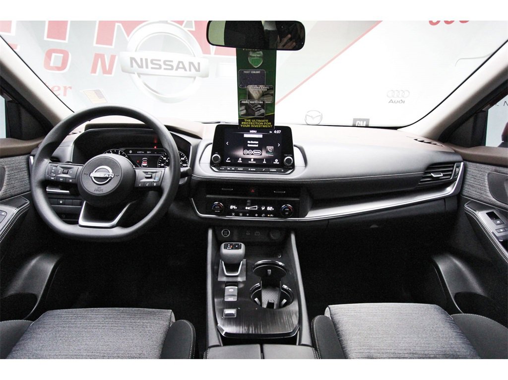 Used 2023 Nissan Rogue SV image 7