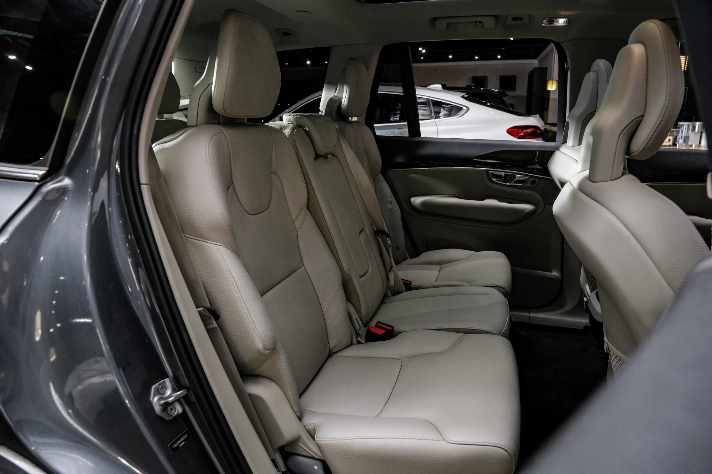 Used 2017 Volvo XC90 T6 Momentum w/ Convenience Package AWD/4WD image 36
