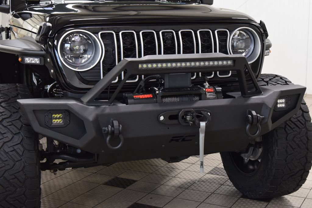 Used 2025 Jeep Wrangler Unlimited Sahara AWD/4WD image 11