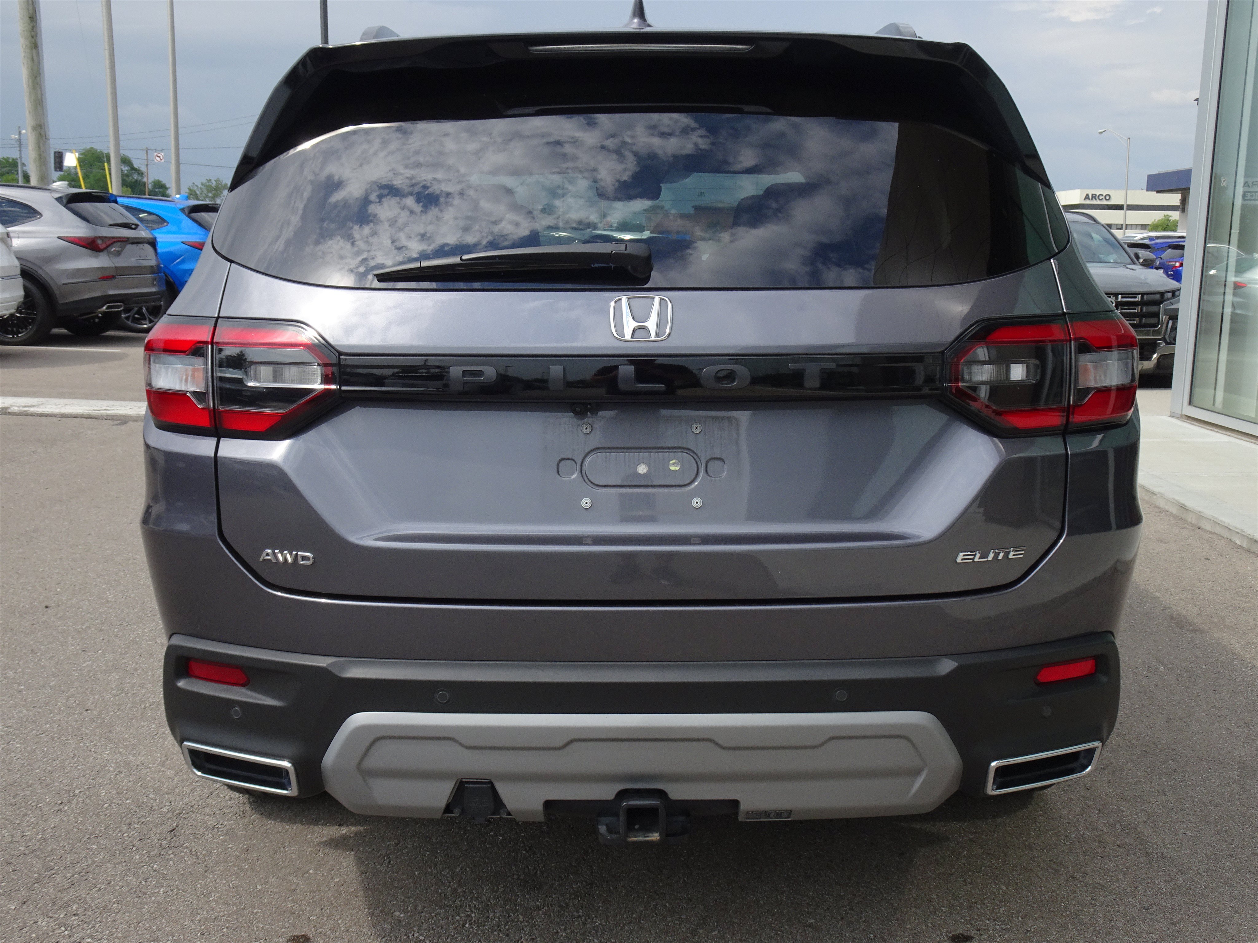 Used 2025 Honda Pilot Elite image 4