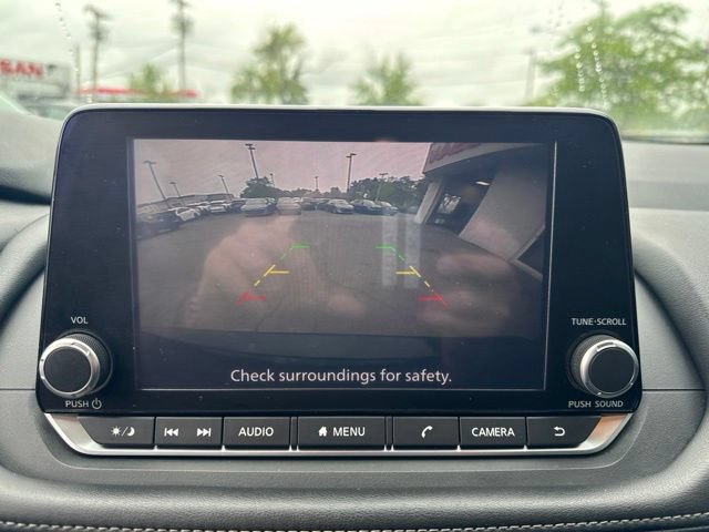 Used 2024 Nissan Rogue S AWD/4WD image 16