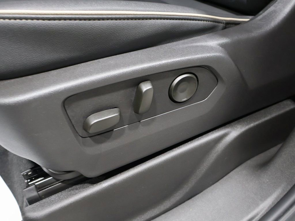 Used 2025 Chevrolet Suburban Premier image 12