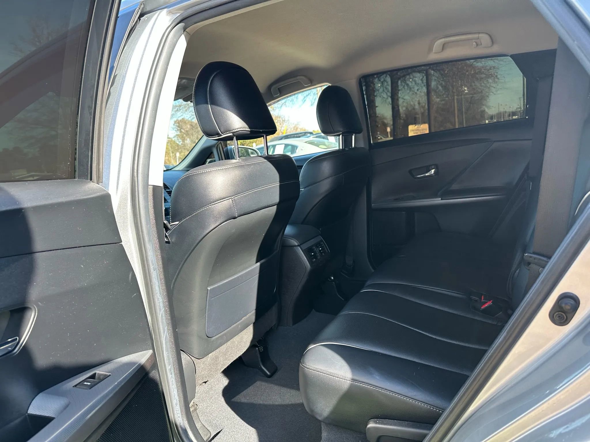 Used 2015 Toyota Venza XLE image 14