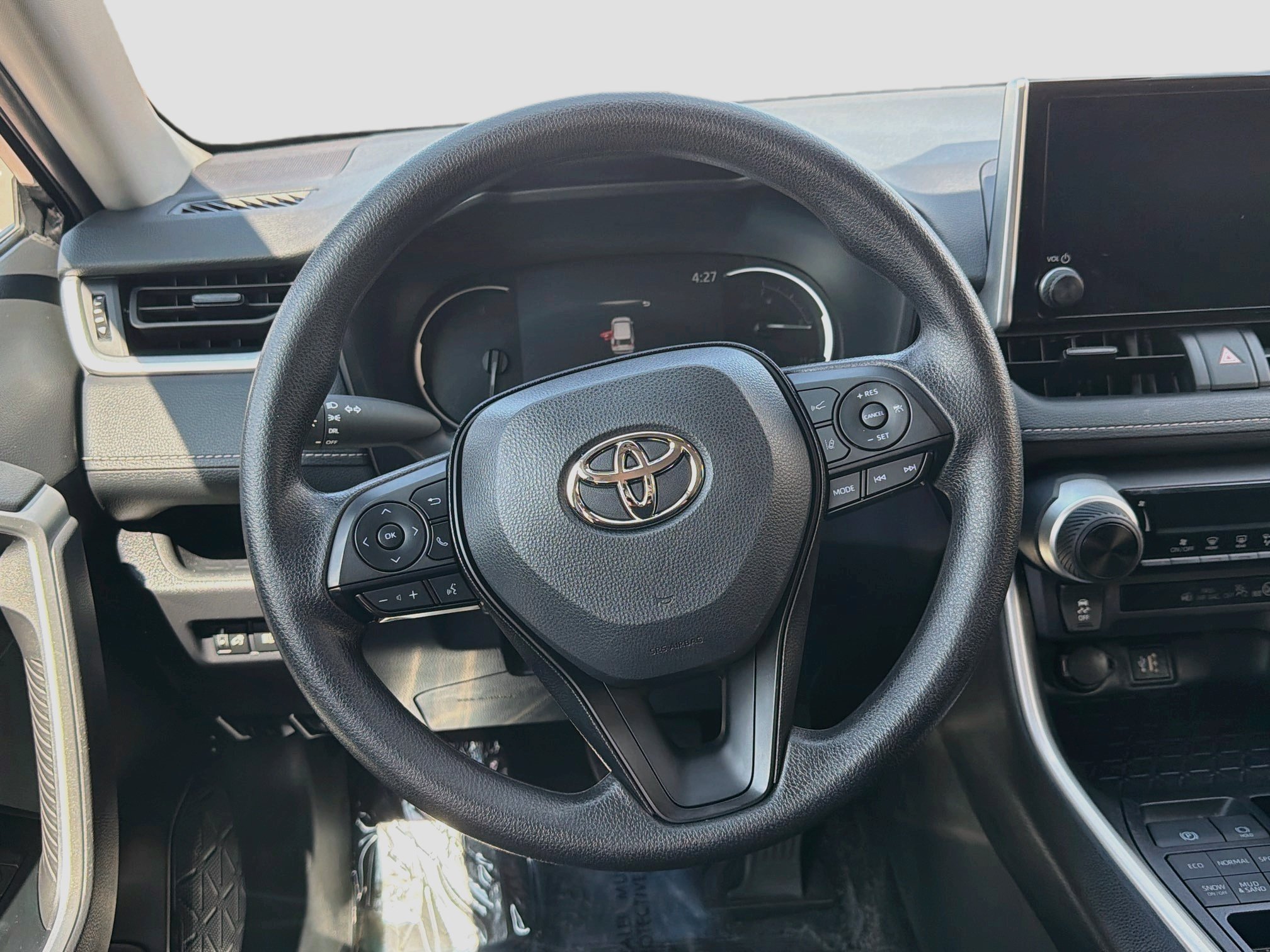 Used 2025 Toyota RAV4 LE AWD/4WD image 17
