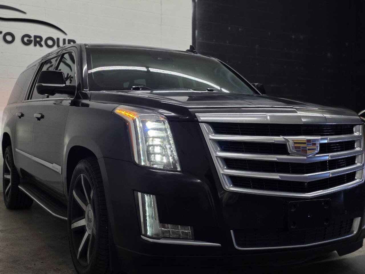 Used 2016 Cadillac Escalade ESV Luxury image 4