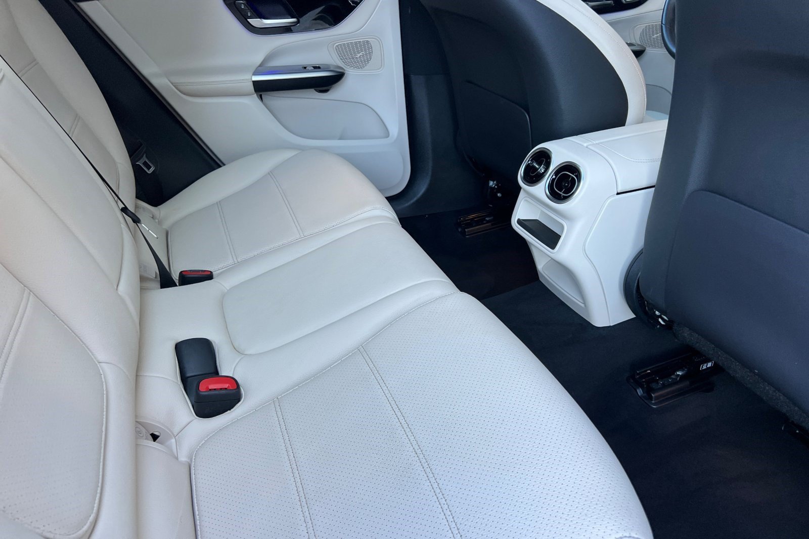 Certified 2024 Mercedes-Benz GLC 300 4MATIC image 32