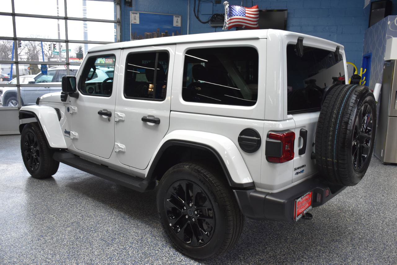Used 2025 Jeep Wrangler Sahara image 7