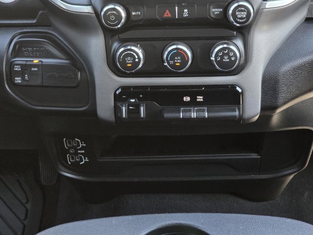 Used 2024 RAM 2500 Big Horn AWD/4WD image 15