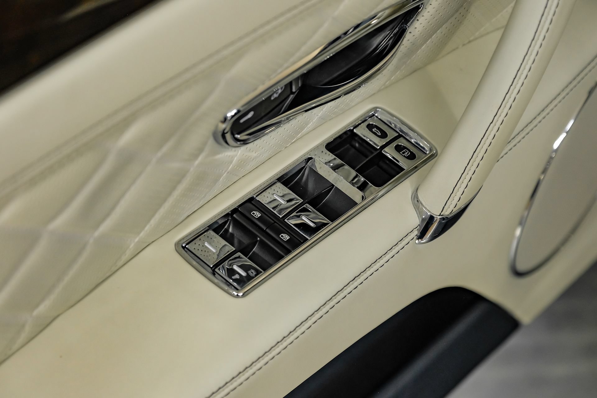 Used 2018 Bentley Flying Spur W12 AWD/4WD image 53