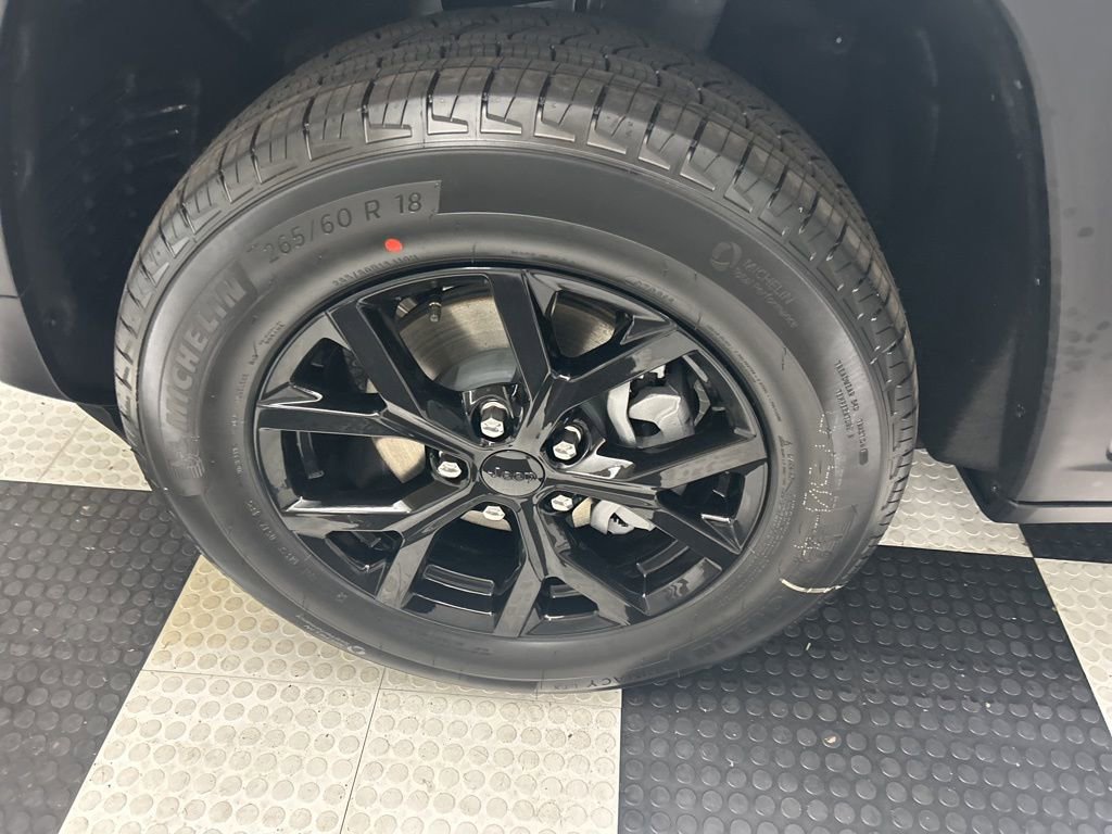New 2025 Jeep Grand Cherokee Altitude AWD/4WD image 10