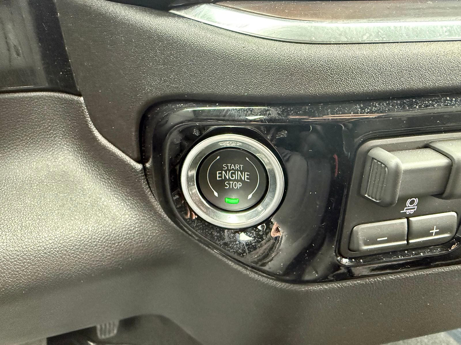 Certified 2026 GMC Sierra 1500 SLT image 28