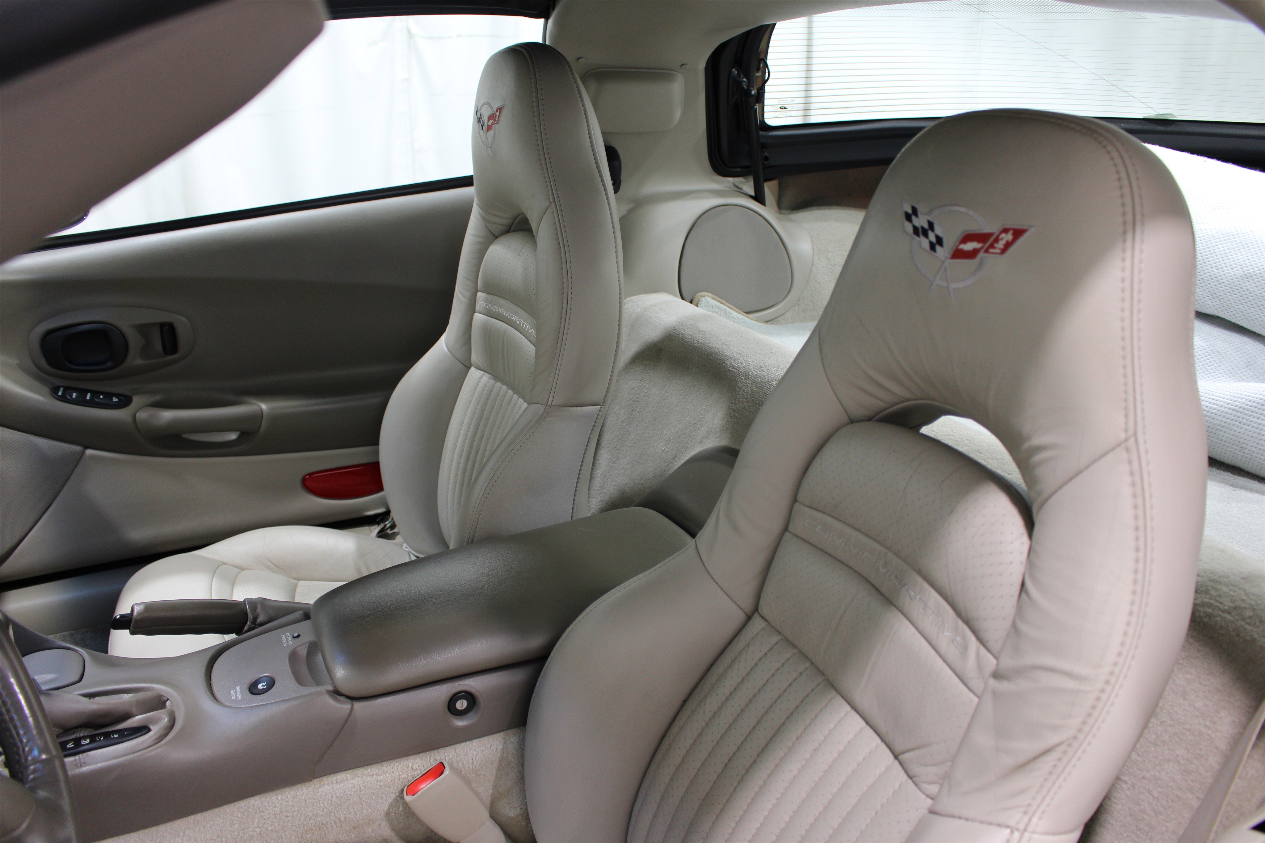 Used 2004 Chevrolet Corvette Coupe w/ Preferred Equipment Group RWD image 4