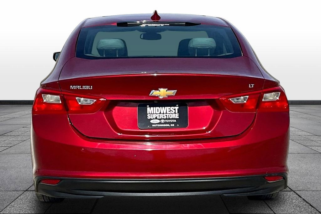 Used 2018 Chevrolet Malibu LT w/ Leather Package image 4