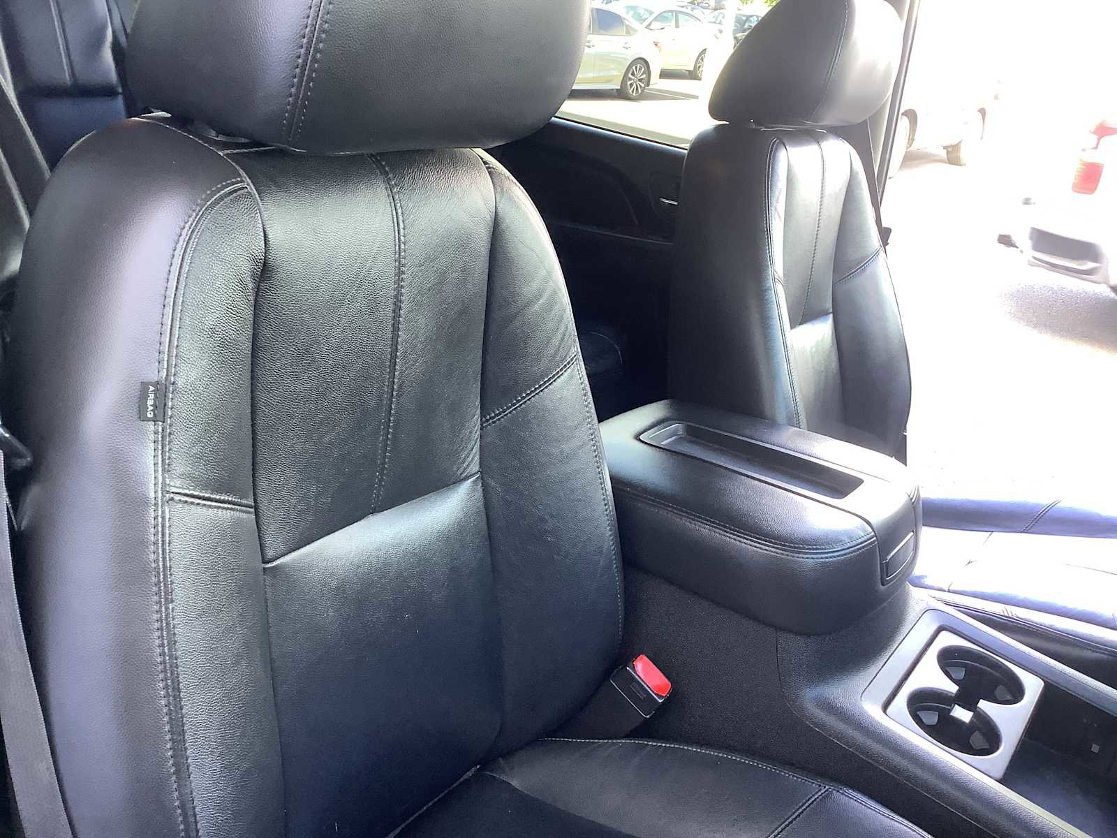 Used 2011 Chevrolet Suburban LT w/ Luxury Package AWD/4WD image 14