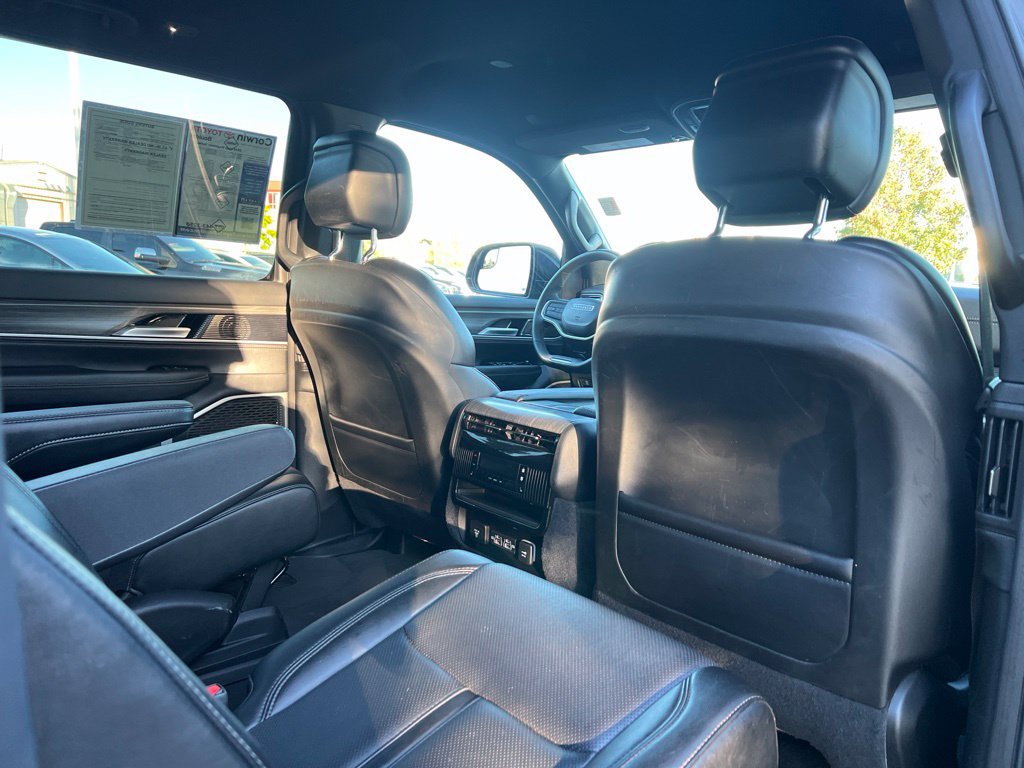 Used 2024 Jeep Wagoneer Series II AWD/4WD image 15