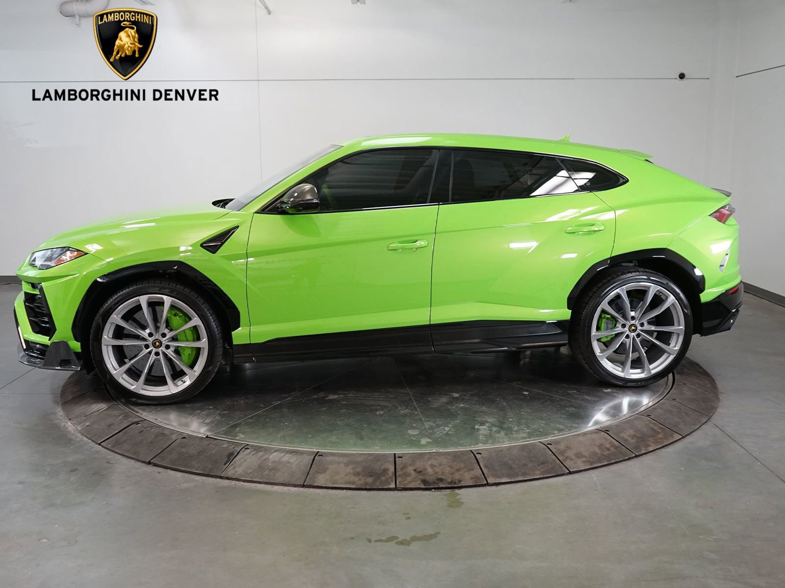 Used 2022 Lamborghini Urus image 2