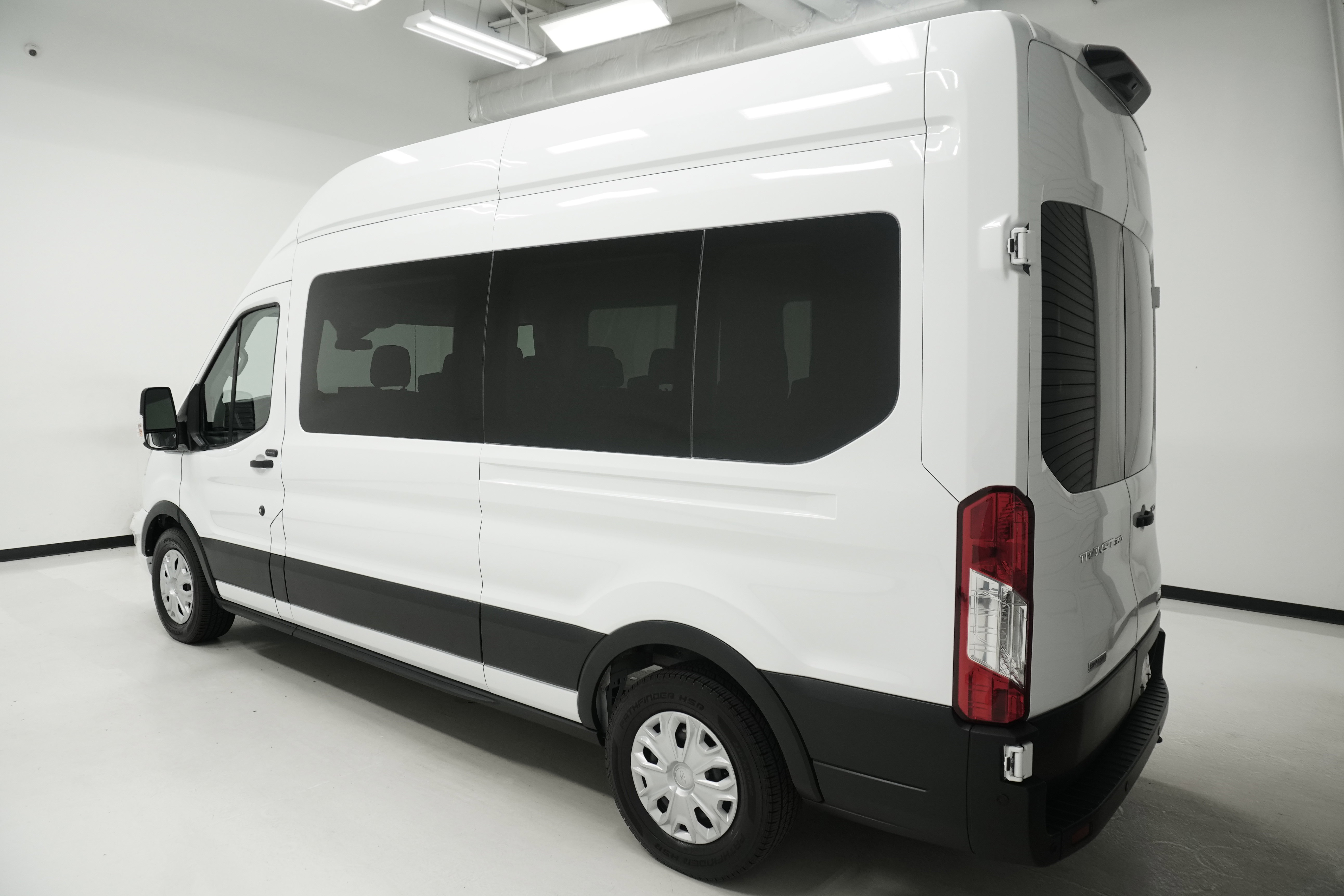 Used 2023 Ford Transit 350 XLT RWD image 4