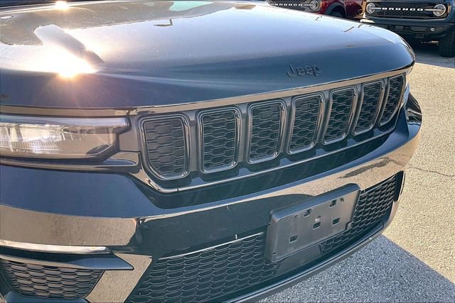 Used 2023 Jeep Grand Cherokee Limited w/ Black Appearance Package image 27
