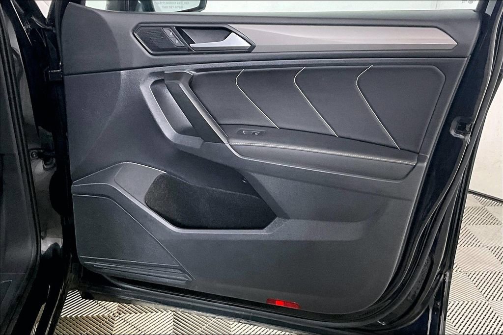 Used 2022 Volkswagen Tiguan SE image 24