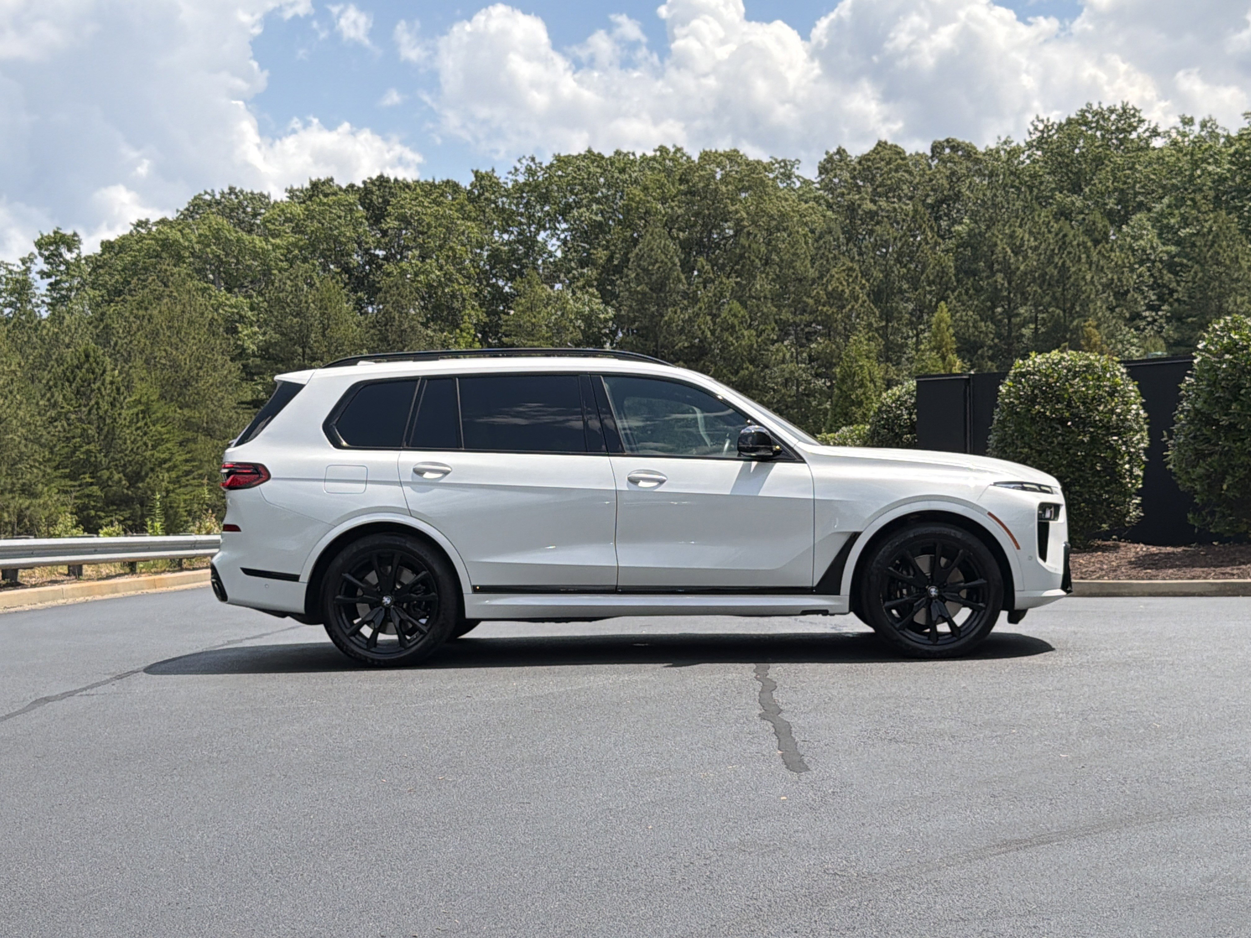 Used 2024 BMW X7 M60i w/ Climate Comfort Package AWD/4WD image 5