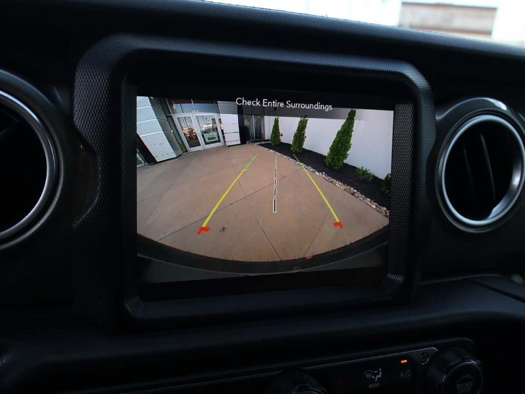 Used 2023 Jeep Wrangler Unlimited Sahara AWD/4WD image 26