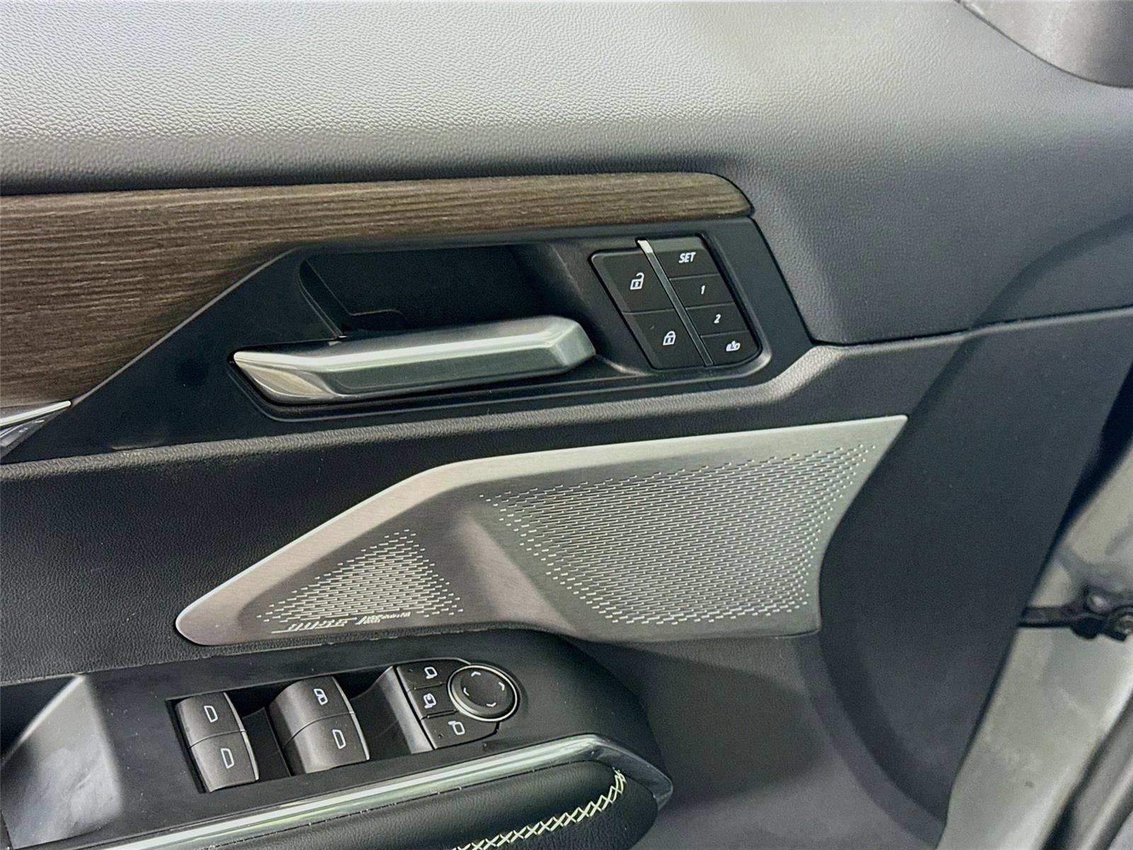 Used 2025 GMC Acadia Denali w/ Super Cruise Package image 12