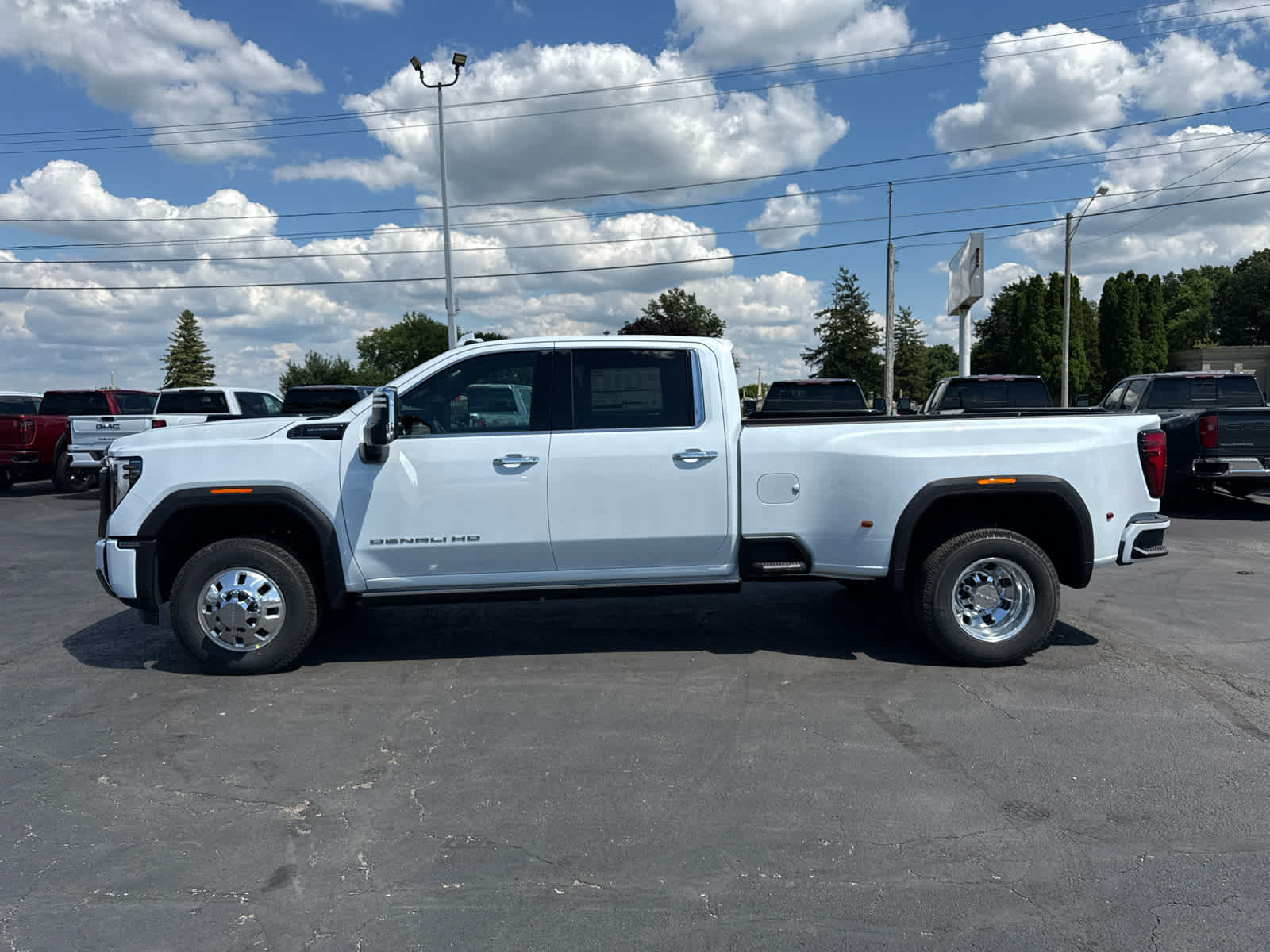 New 2026 GMC Sierra 3500 Denali Ultimate w/ LPO, Black Badging Package AWD/4WD image 2