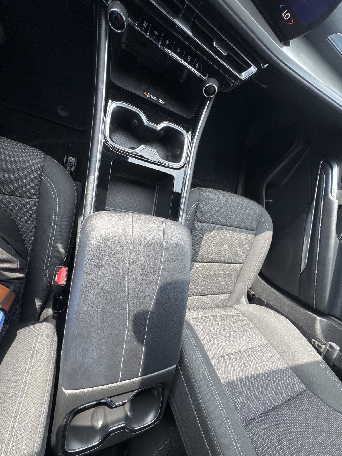Used 2026 Chevrolet Traverse LT FWD image 27