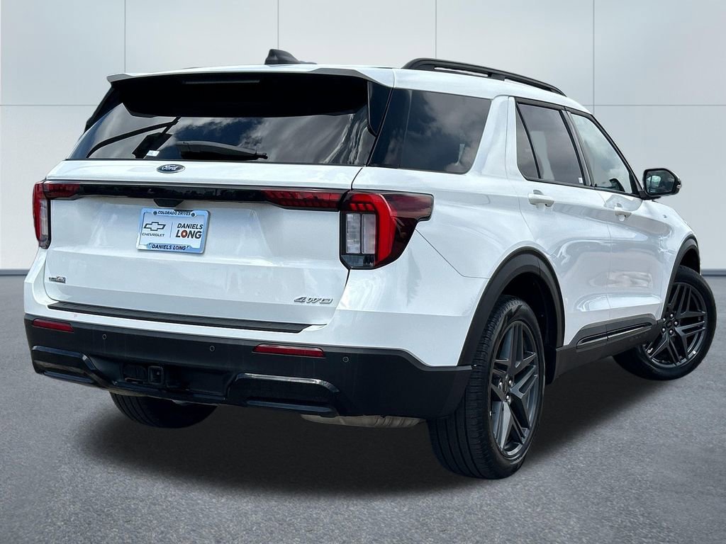 Used 2025 Ford Explorer ST-Line w/ ST-Line Street Pack AWD/4WD image 2