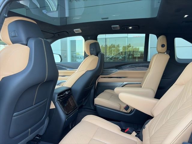 Used 2026 Cadillac Escalade IQ Sport 2 w/ LPO, ONYX Package AWD/4WD image 6