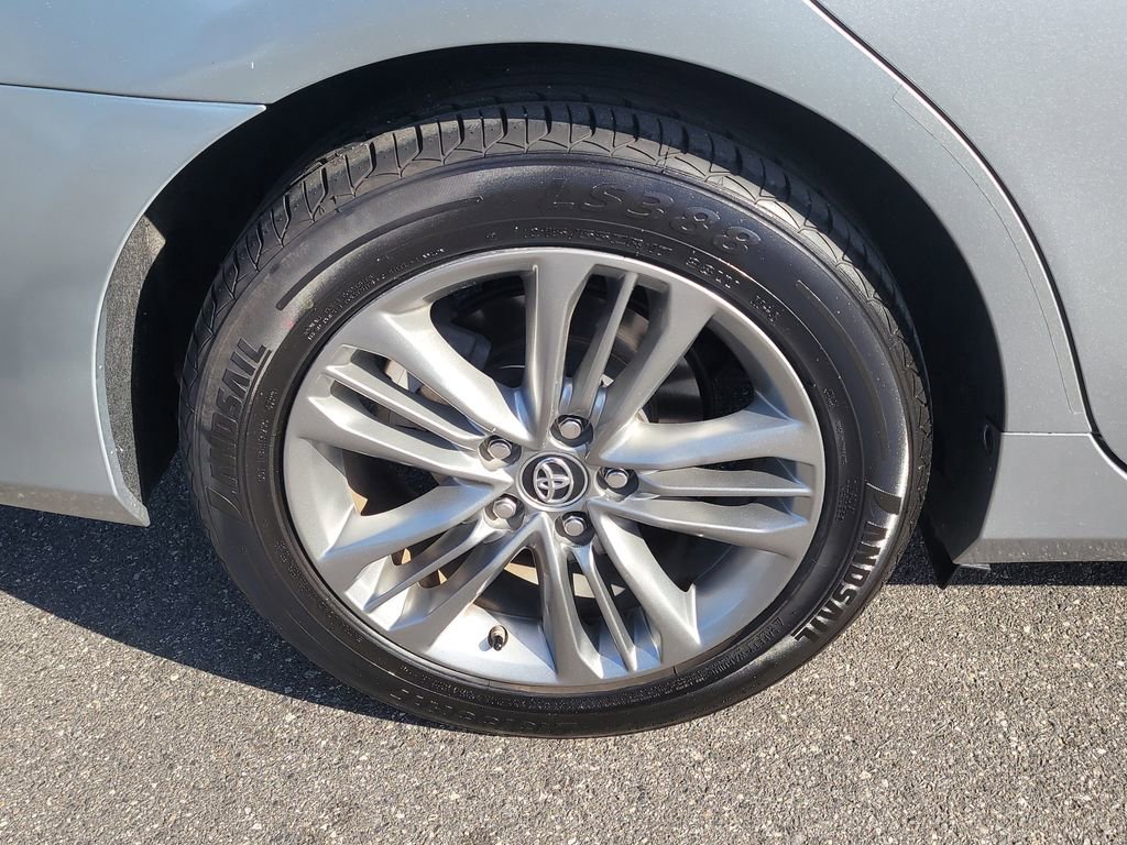 Used 2017 Toyota Camry SE FWD image 5