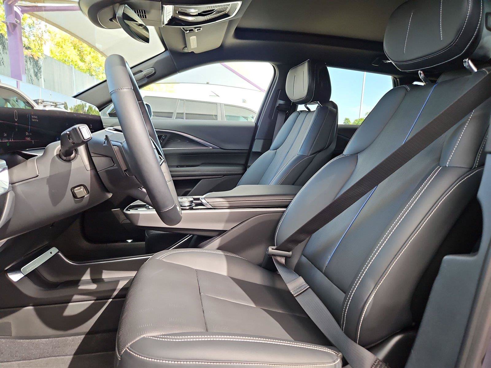 Used 2024 Cadillac Lyriq Luxury RWD image 27