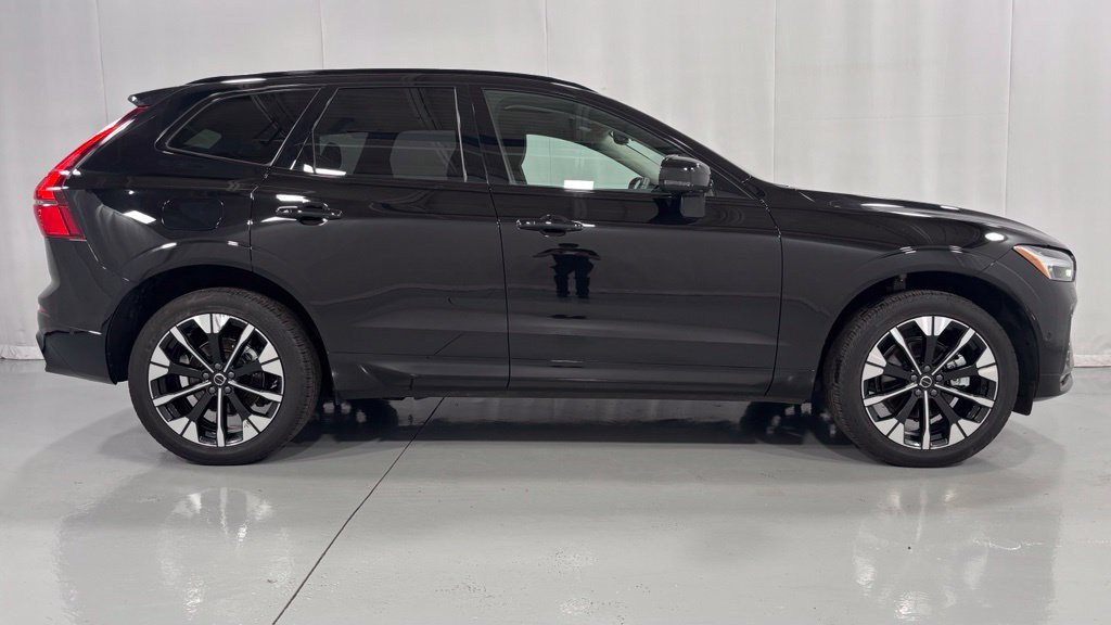 Certified 2026 Volvo XC60 B5 Plus AWD/4WD image 5