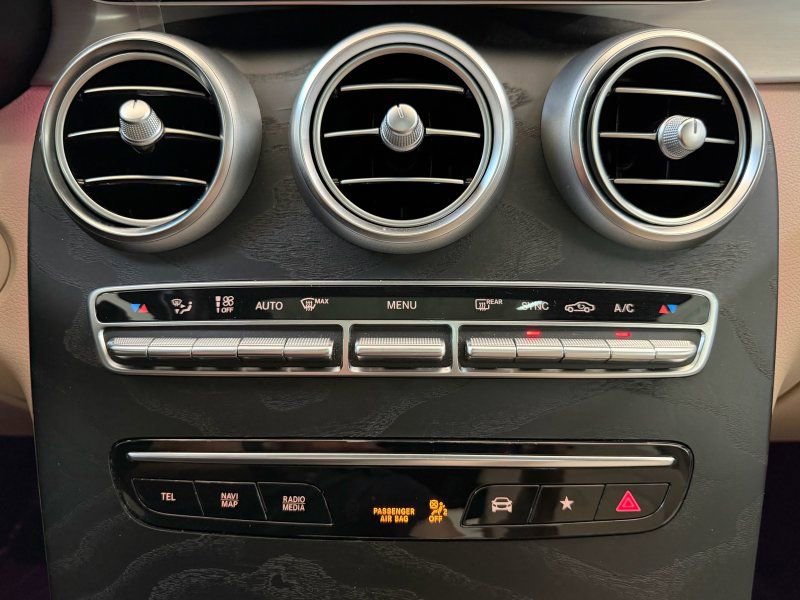 Used 2021 Mercedes-Benz GLC 300 w/ Premium Package image 29